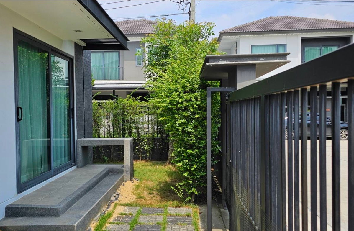 รูป ขายบ้านแฝด 2 ชั้น Britania Srinakarin ทำเลศักยภาพ ใกล้วัดหนามแดง สมุทรปราการ  ใกล้ BTS ศรีด่าน และเมกะบางนา - รูปที่ 2/19