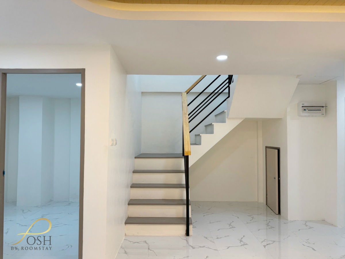 รูป หมู่บ้านชเลคีรี กะทู้ - บ้านรีโนเวทใหม่ทำเลกะทู้  ใกล้ปั๊มบางจากกะทู้ ห้องนอนใหญ่มาพร้อมระเบียง ไม่ชนบ้านหลังอื่น บรรยากาศโปร่งโล่ง - รูปที่ 7/32