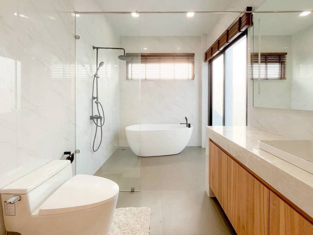 picture Modern Luxury 3-Bedroom Pool Villa for Sale – Mabprachan - 9/10