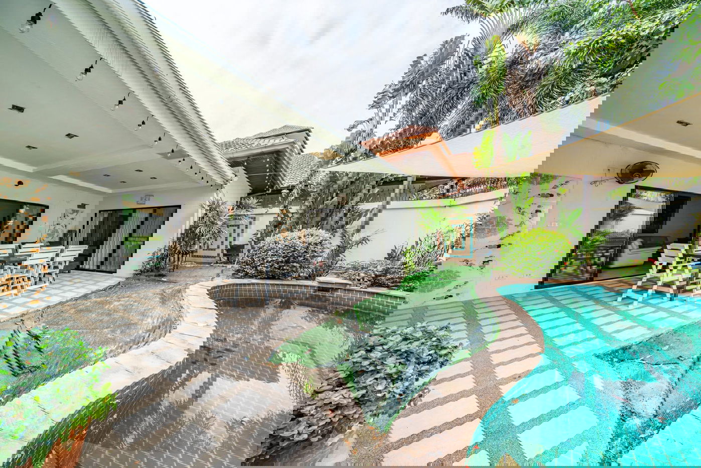 picture Luxury Villa in the Heart of Pratumnak, Pattaya - 2/14