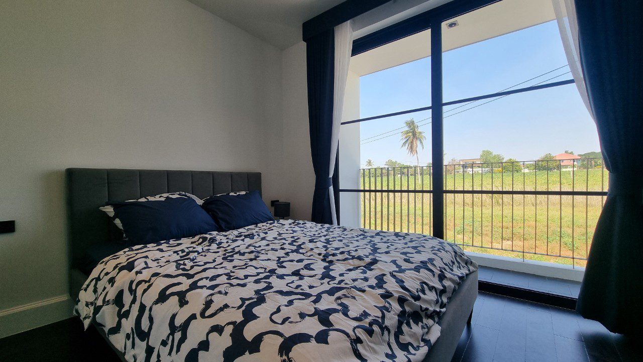 picture Luxury Pool Villa in Mabprachan for Sale - 11/26