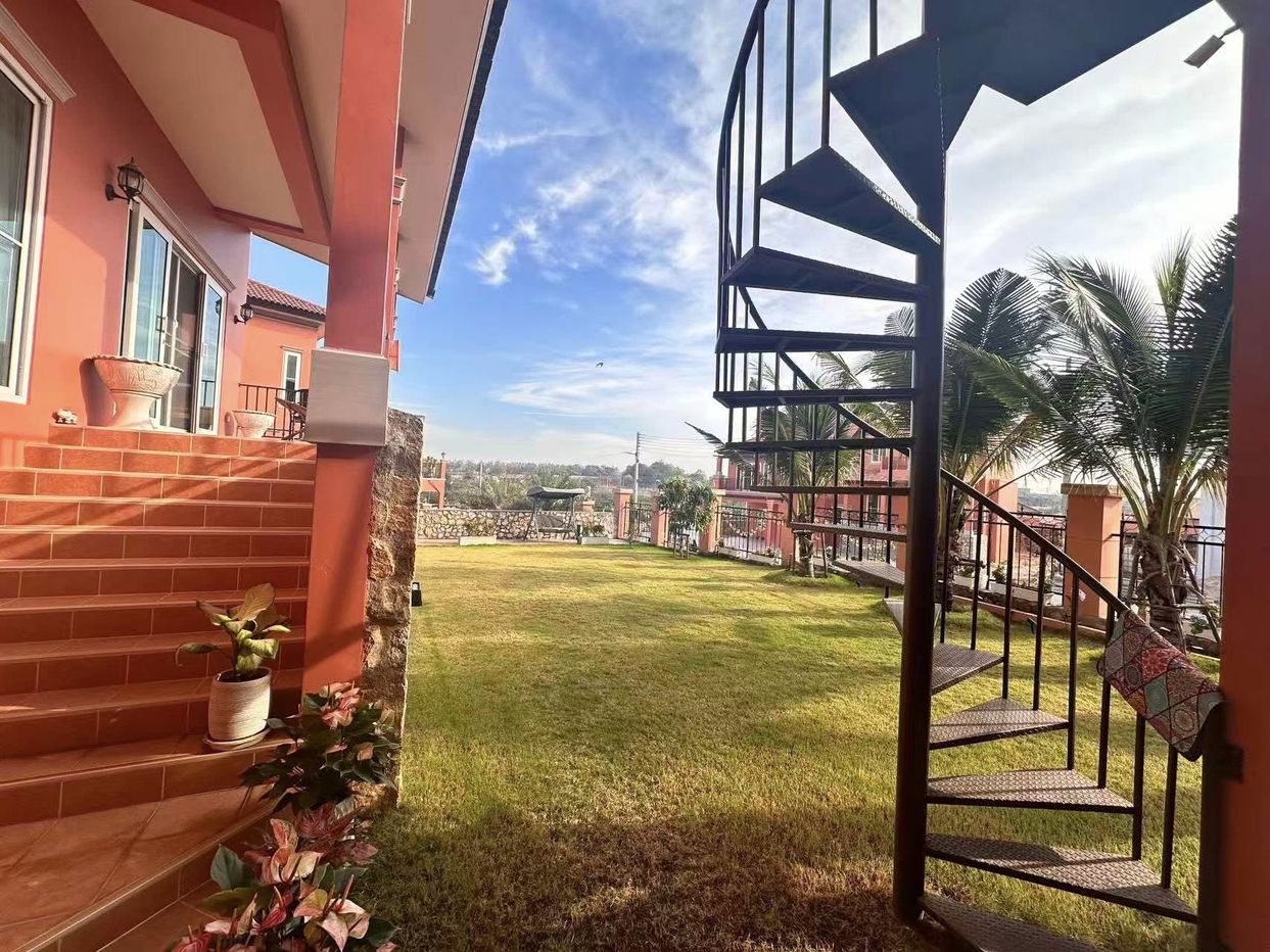 picture Italian Country-Style Villa in East Pattaya - 12/12