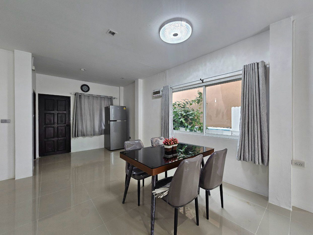 รูป ทาวน์เฮ้าส์ 3 ห้องนอนให้เช่าในพัทยาตะวันออก - รูปที่ 2/18