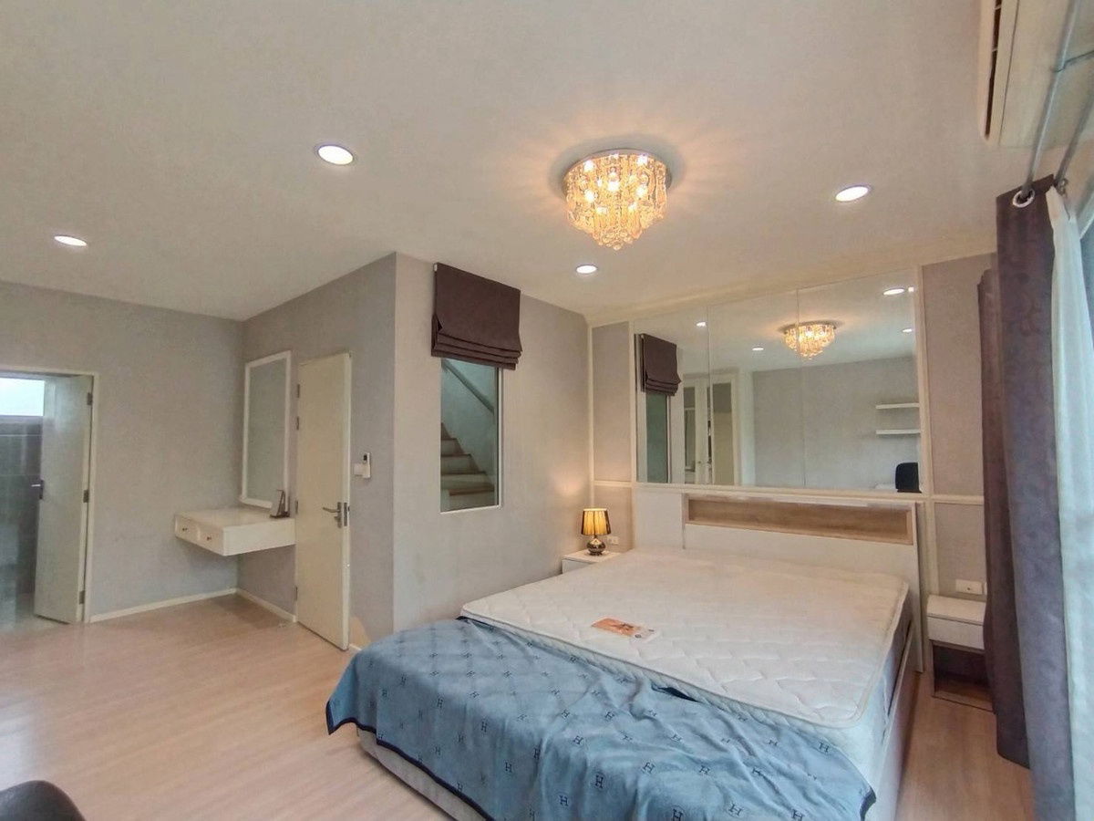 รูป 🏡 ให้เช่าทาวน์โฮม 3 ชั้น — หมู่บ้านกลางเมือง โชคชัย 4 ซอย 50 ทาวน์โฮมสภาพดี พร้อมเฟอร์นิเจอร์ครบ เข้าอยู่ได้ทันที - รูปที่ 4/15