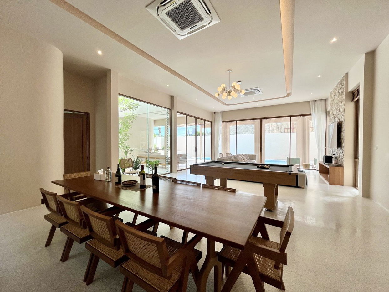 รูป Luxury 9-Bedroom Pool Villa for Sale in Jomtien - รูปที่ 9/20