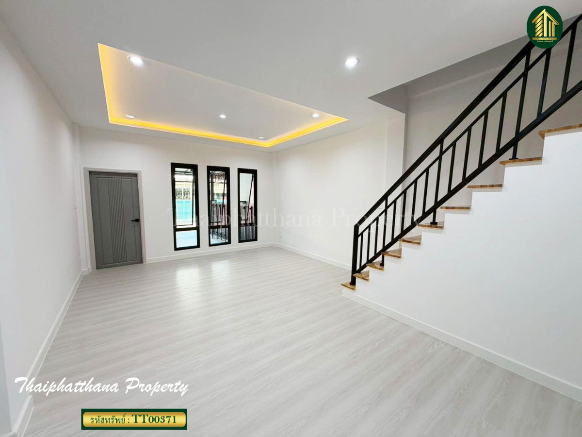 รูป ทาวน์โฮม 3 ชั้น ซอยนาคนิวาส ลาดพร้าว รีโนเวทใหม่ สวย พร้อมเข้าอยู่ - รูปที่ 4/15