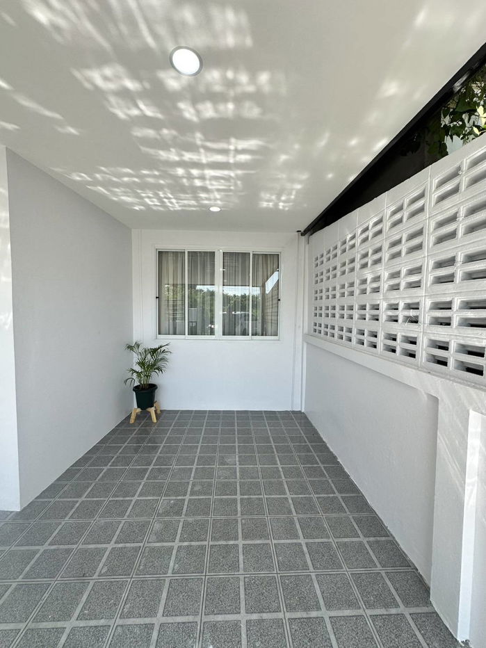 picture Modern 2-Bedroom Condo in Soi Boonsampan - 3/10