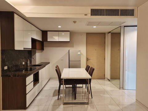 hirty-nine, Cozy 2 Bedroom with 70 sqm living amid Sukhumvit area. Best price offered.