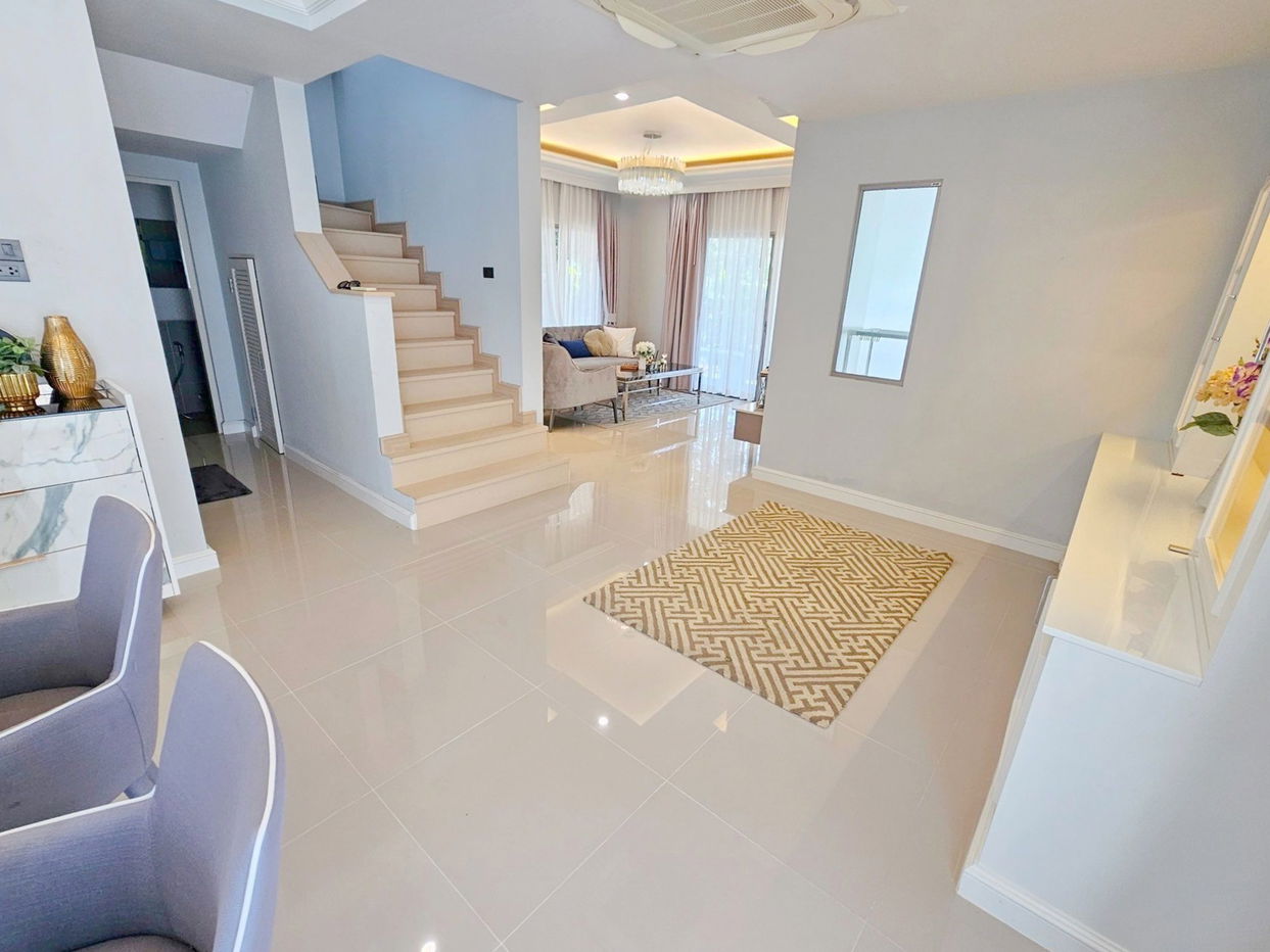 picture 4 Bedrooms House in East Pattaya for Sale - 6/19