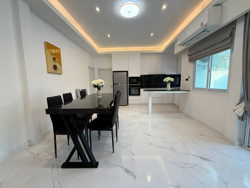 picture 8 Bedrooms Pool Villa in South Pattaya for Rent - 5/15