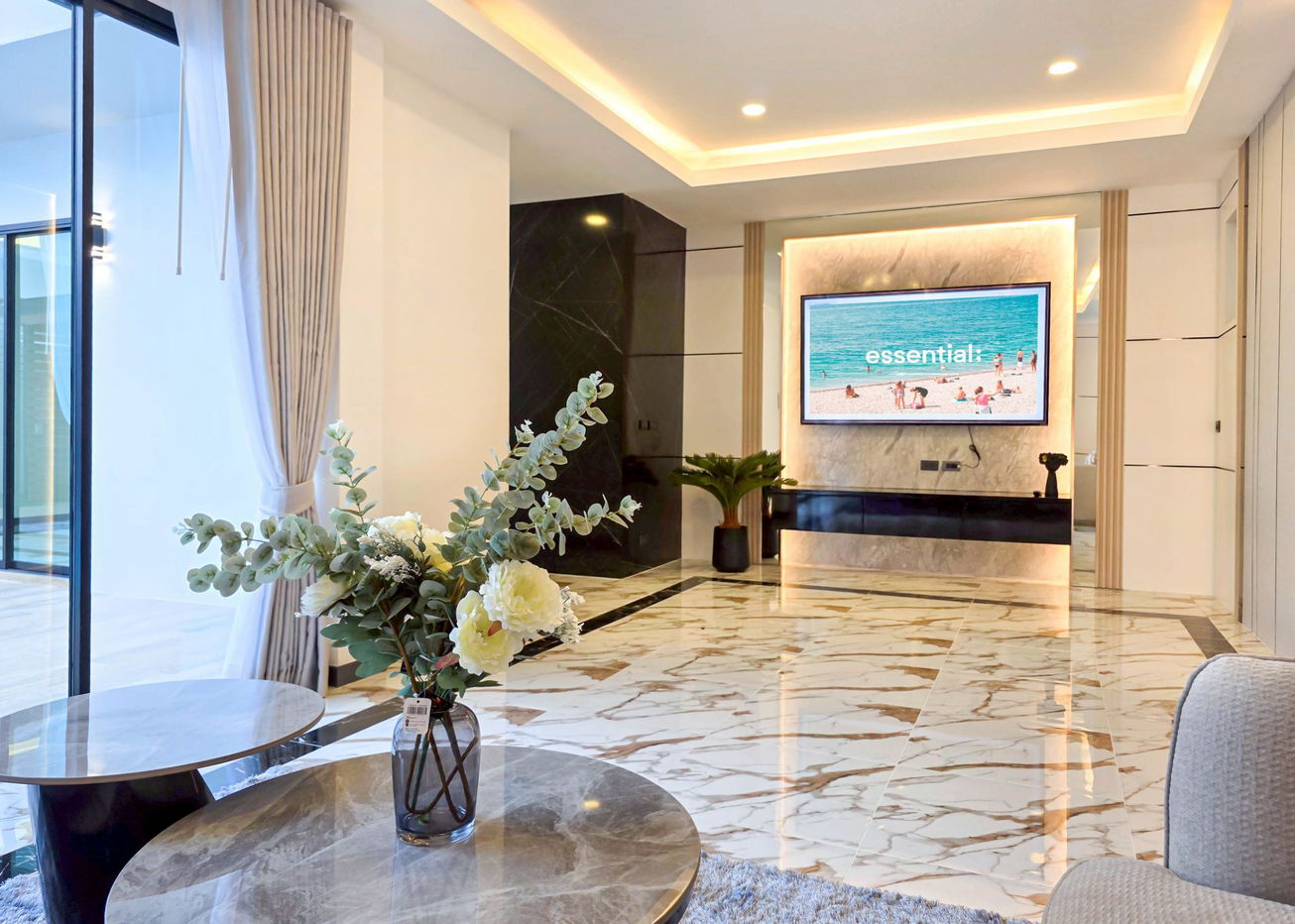 picture Luxury 5-Bedroom Pool Villa for Sale in Thepprasit, South Pattaya - 4/20