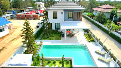 Houses for sale Asian University : Modern Two-Story Pool Villa for Sale in Huay Yai