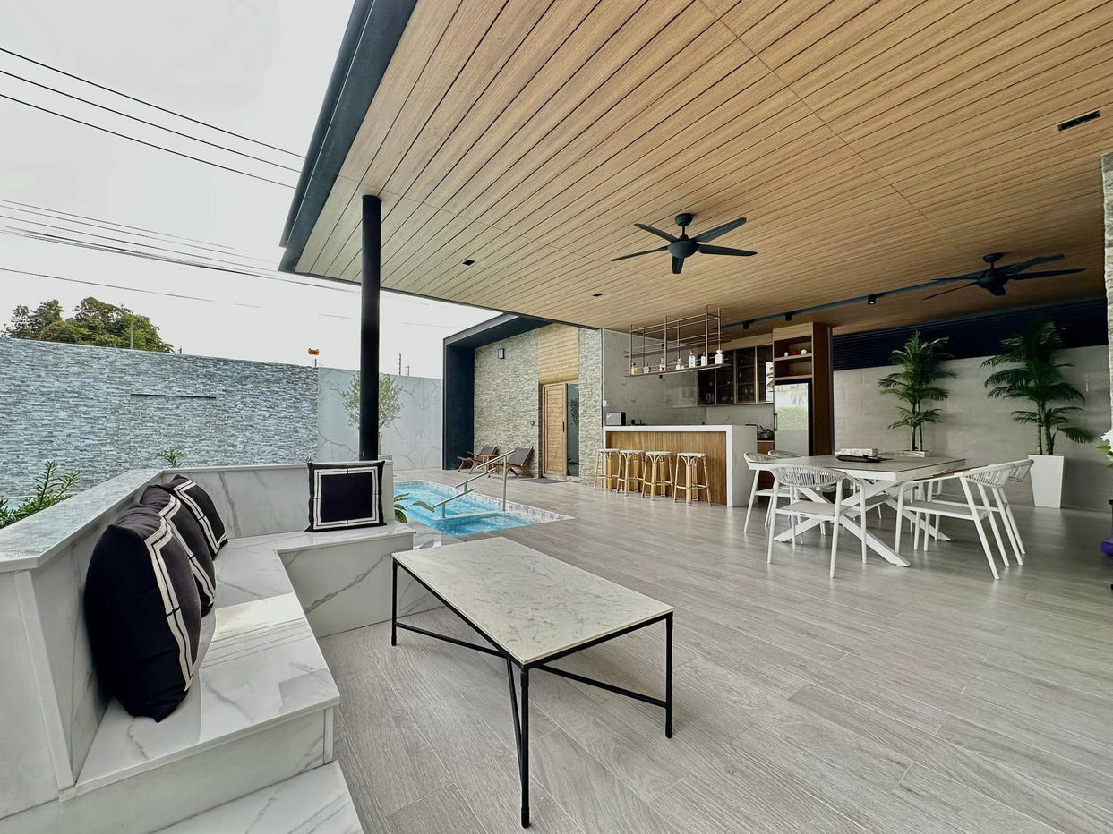 picture Patta Prime 4 Bedrooms for Sale - 1/19