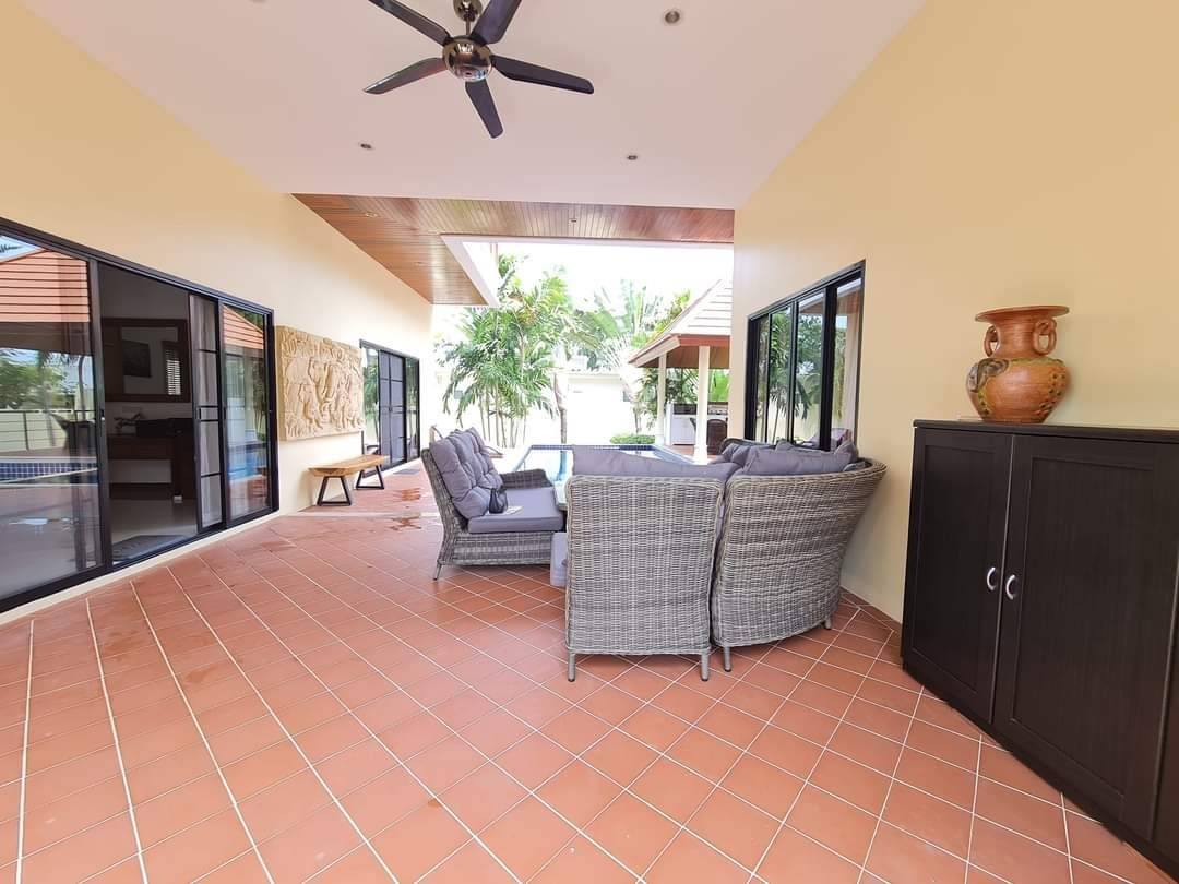 picture Luxury Beachfront Pool Villa for Sale – Bang Saray - 14/20