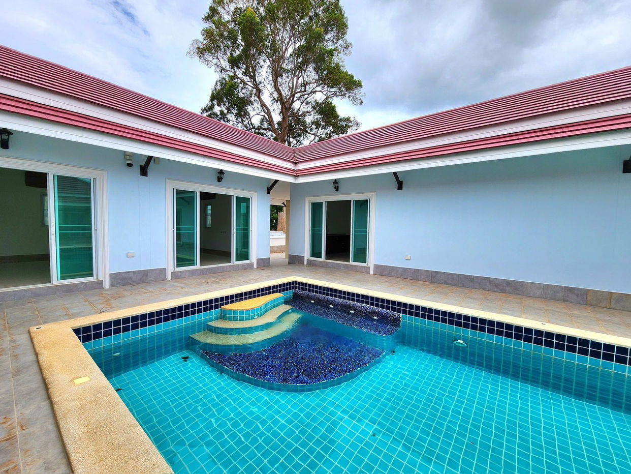 picture Luxury Pool Villa for Sale in Bang Saray - 4/15