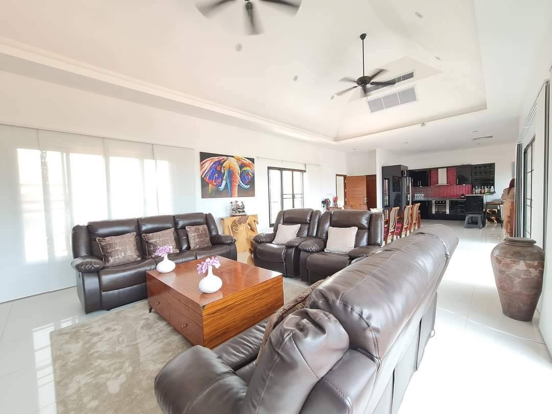 picture Luxury Beachfront Pool Villa for Sale – Bang Saray - 4/20