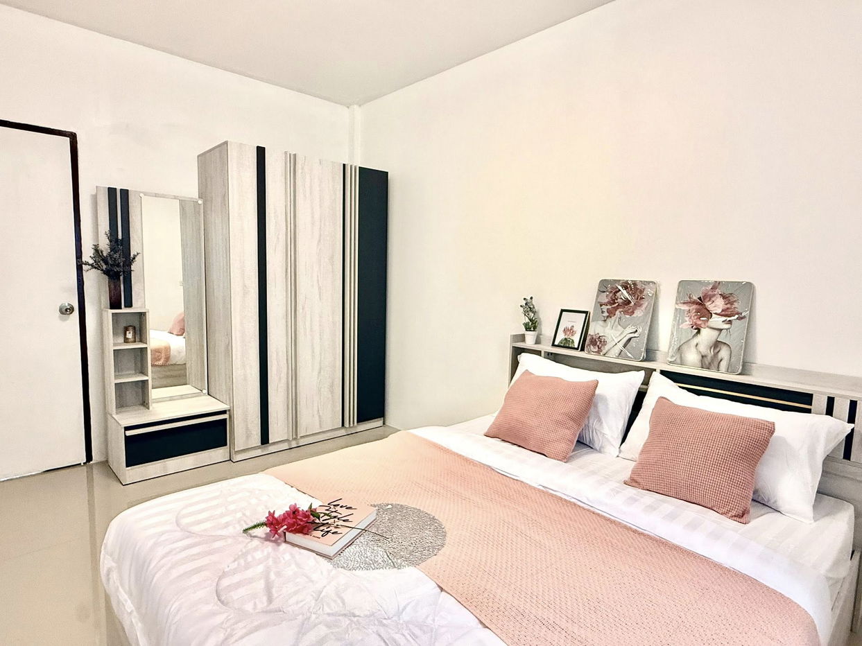 picture Single-Storey Townhouse for Sale in East Pattaya - 10/15