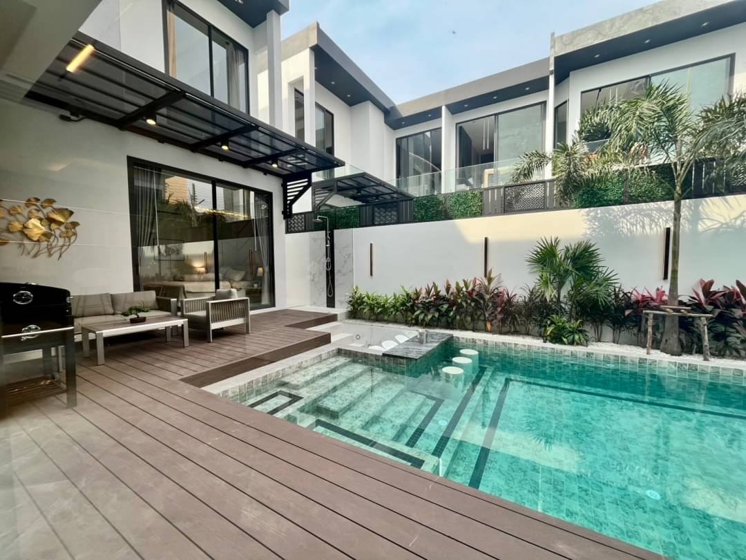 picture 5 Bedrooms Pool Villa for Sale in South Pattaya - 2/16