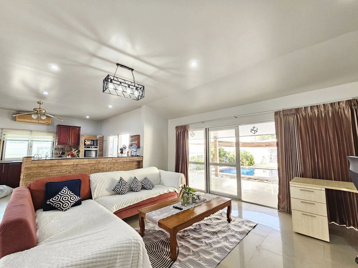 รูป วิลล่าพูล 3 ห้องนอนให้เช่าในพัทยาตะวันออก - รูปที่ 2/18