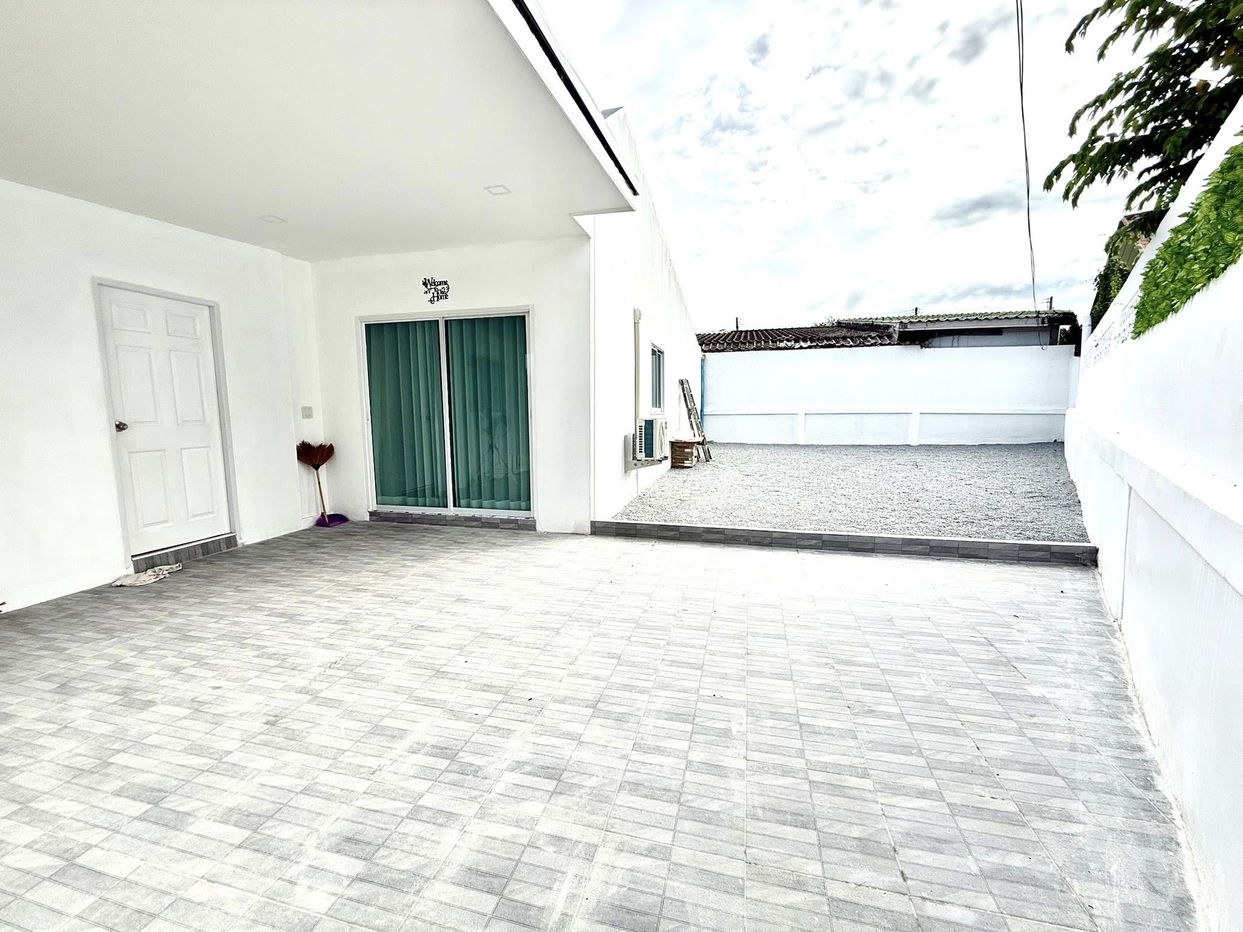 picture Single-Storey Townhouse for Sale in East Pattaya - 2/15