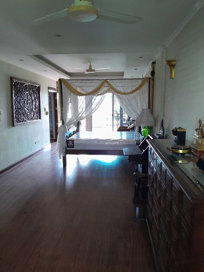 picture Three-Storey Townhouse for Sale – Pratumnak Pattaya - 5/8