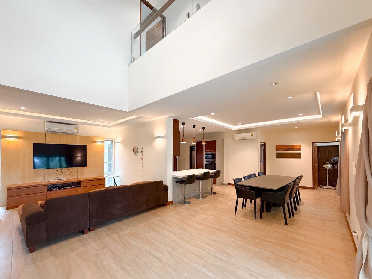 picture Luxury House for Sale in Bang Saray - 9/16