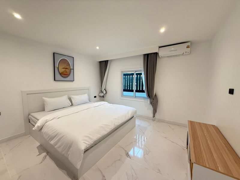 picture 8 Bedrooms Pool Villa in South Pattaya for Rent - 10/15