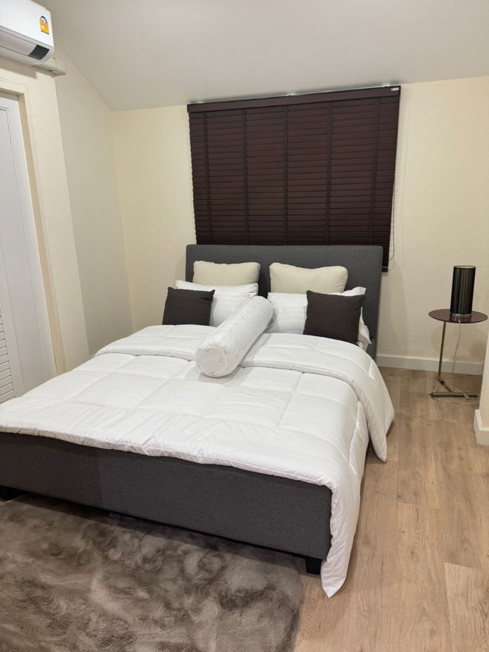 picture Two storey house for rent with 4 bedrooms,4 toilets and 1 kitchen.  - 19/41