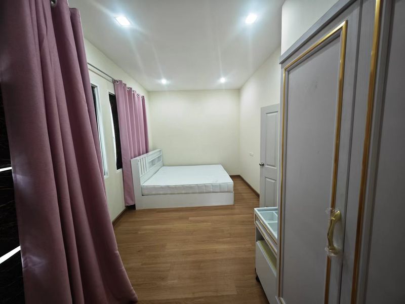 รูป 4 Bedrooms Townhouse for Sale in East Pattaya - รูปที่ 3/8