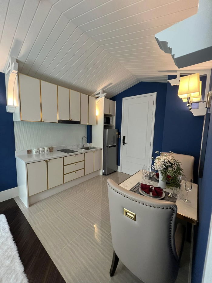 picture Grand Florida 1 Bedroom Pool View for Sale - 3/5