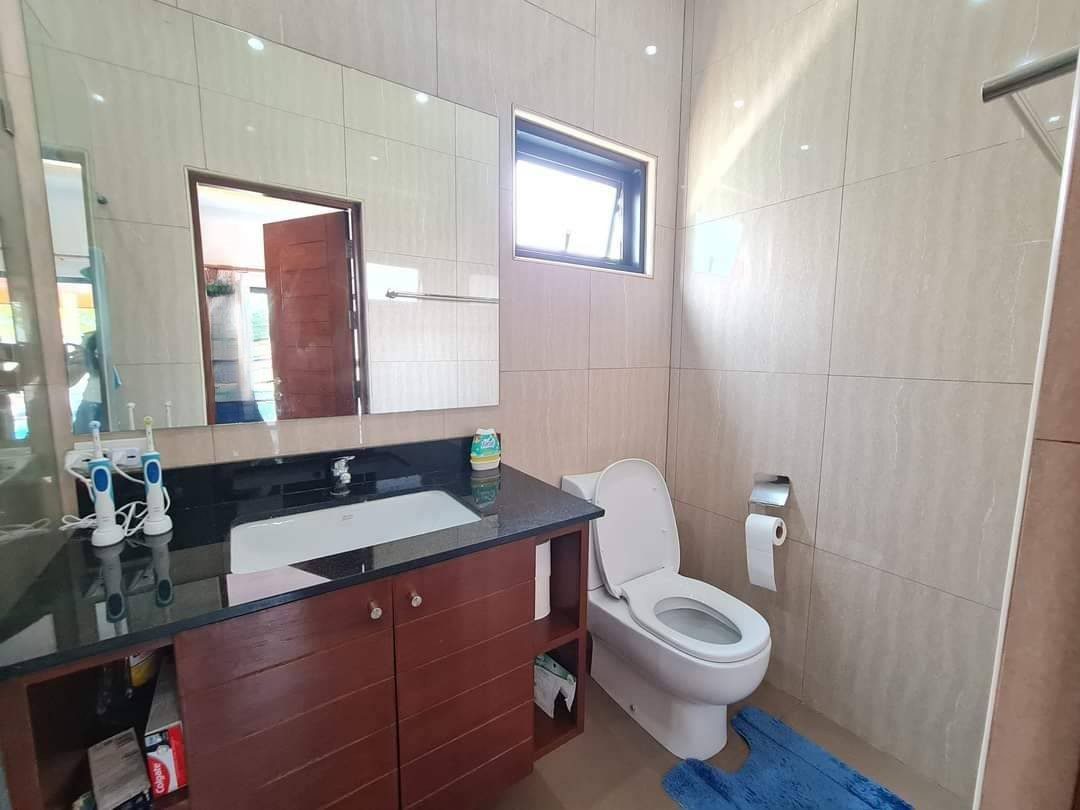 picture Luxury Beachfront Pool Villa for Sale – Bang Saray - 13/20