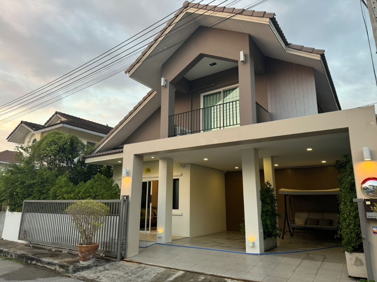 picture Two storey house for rent with 4 bedrooms,4 toilets and 1 kitchen.  - 1/41