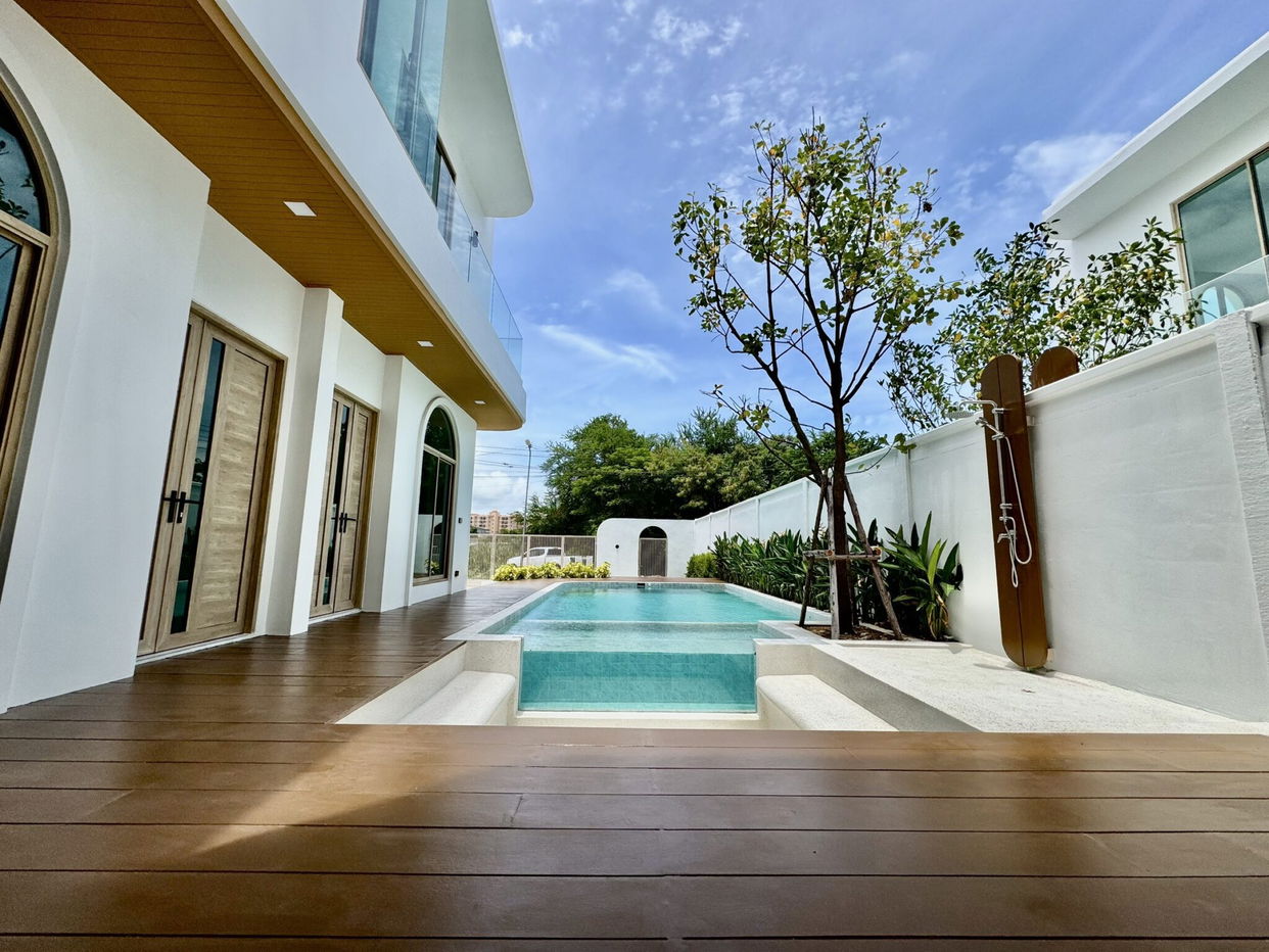 รูป Luxury 5-Bedroom Pool Villa for Sale in Jomtien, Pattaya - รูปที่ 3/7