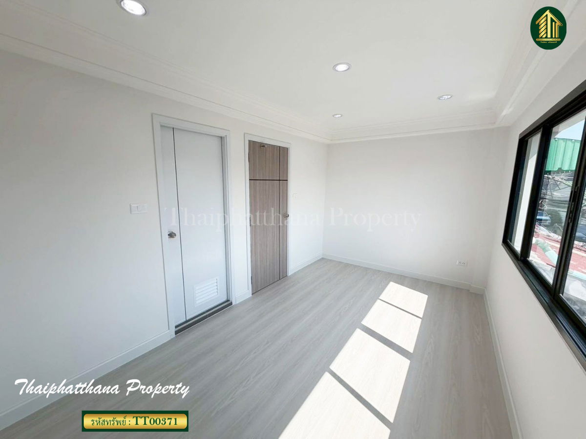 รูป ทาวน์โฮม 3 ชั้น ซอยนาคนิวาส ลาดพร้าว รีโนเวทใหม่ สวย พร้อมเข้าอยู่ - รูปที่ 10/15