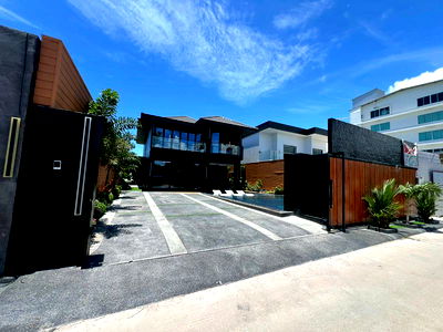 บ้านเดี่ยว ถนนจอมเทียนสาย 2 : ขายวิลล่าหรูพร้อมสระว่ายน้ำในพัทยา