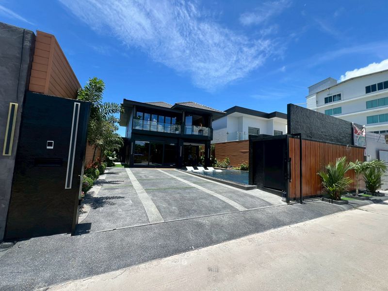 รูป ขายวิลล่าหรูพร้อมสระว่ายน้ำในพัทยา - รูปที่ 1/10