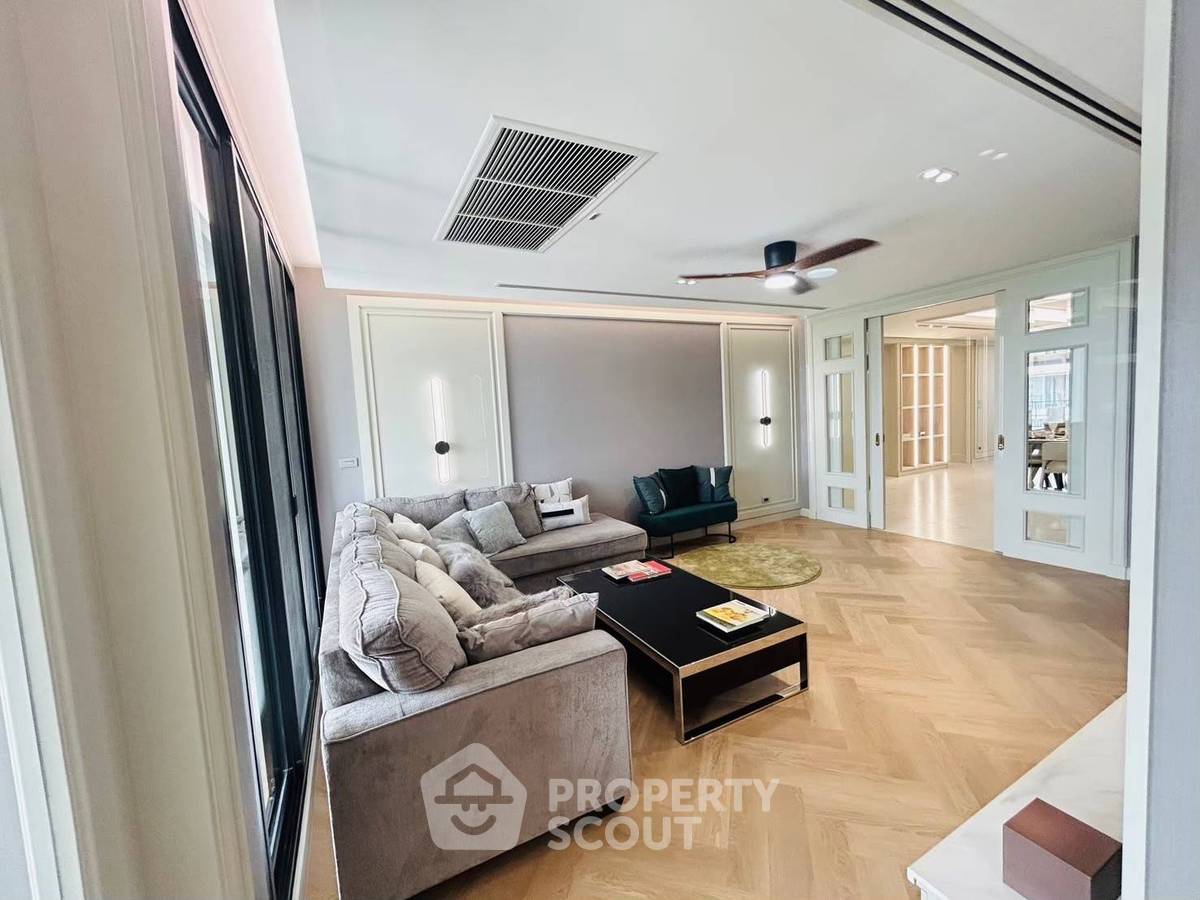 picture 4-BR Condo at Raveevan Suites near MRT Sukhumvit (ID 2050739) - 1/12