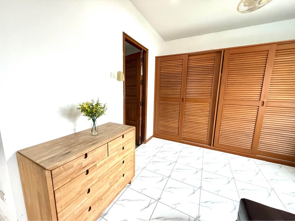 picture Spacious 4-Bedroom Corner Pool Villa for Sale – Mabprachan - 8/13