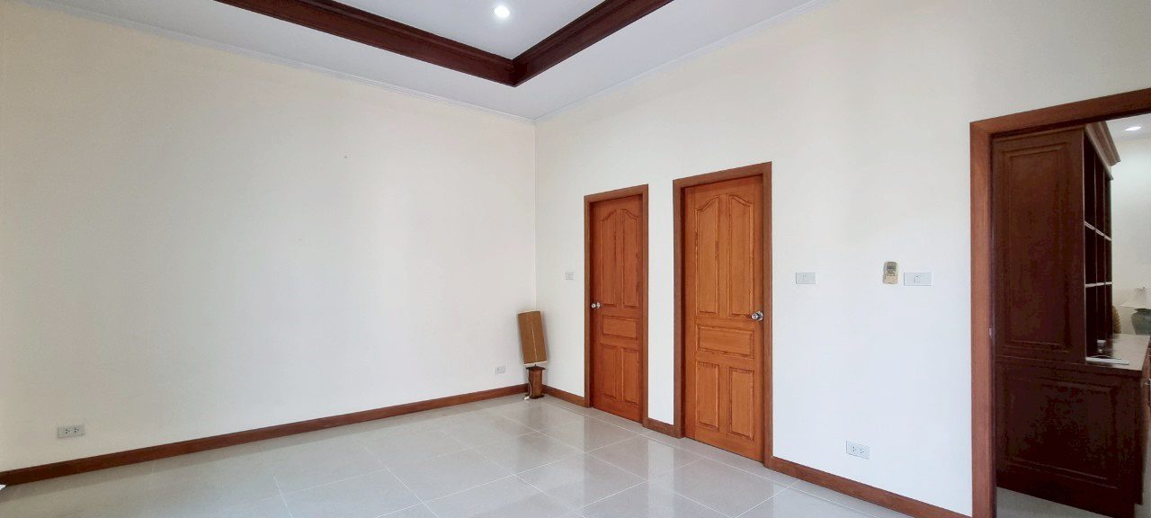 picture 4 Bedrooms House for Sale in East Pattaya - 7/21