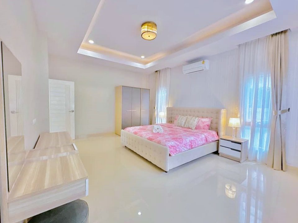 picture 4 Bedrooms Pool villa for Sale in Huay Yai - 8/17