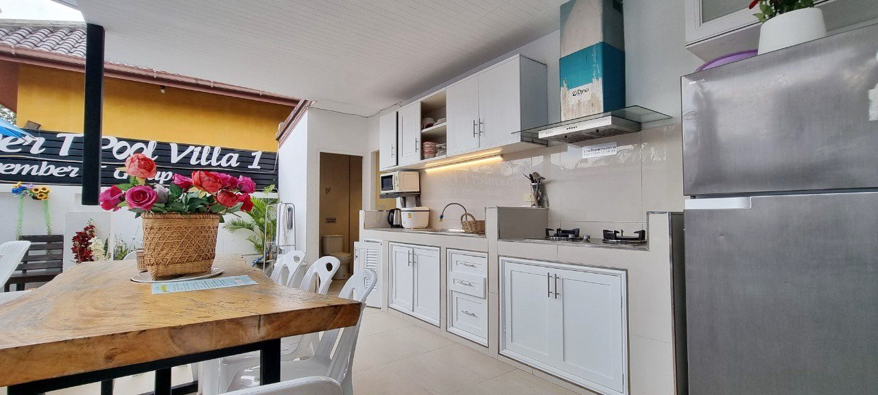 picture Pool Villa in Jomtien 4 Bedrooms for Rent - 4/17