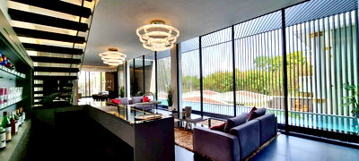 Houses for sale Wat Phra Yai : Luxurious 6 Bedrooms Pool Villa in Pratumnak Hill