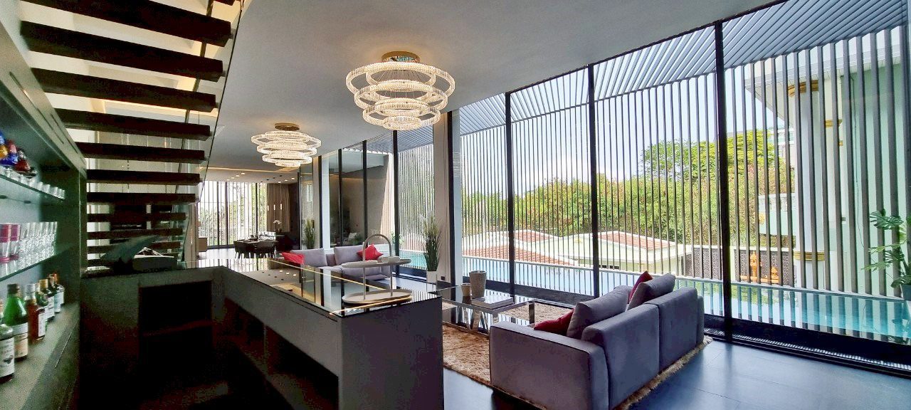 รูป วิลล่าพูลวิลล่าสุดหรูหรา 6 ห้องนอนบนเขาพระตำหนัก - รูปที่ 1/28