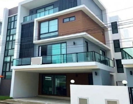 อาคารสำนักงาน 4 ชั้น โครงการเดอะเบส ซอยกิ่งแก้ว 19 