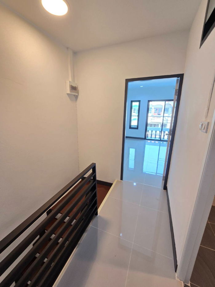 รูป ทาวน์เฮ้าส์2ชั้น รีโนเวทใหม่ ทำเลดี ใกล้สนามบินสุวรรณภูมิ หมู่บ้าน รุ่งนภาเพลส ซอยร่มเกล้า16 มีนบุรี - รูปที่ 32/33