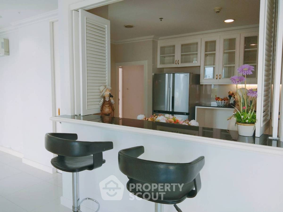 picture 4-BR Condo at Piyathip Place near BTS Phrom Phong (ID 659423) - 5/28