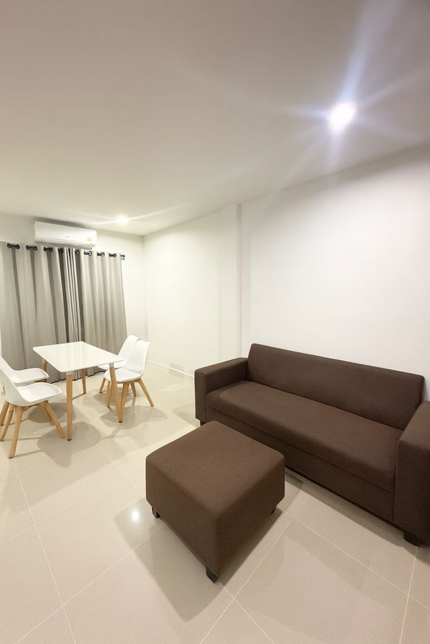 รูป ให้เช่าทาวน์โฮมสองชั้น  2 ห้องนอน 2 ห้องน้ำ 1 ห้องรับแขก 1 ห้องครัว   1  ที่จอดรถ - รูปที่ 2/14