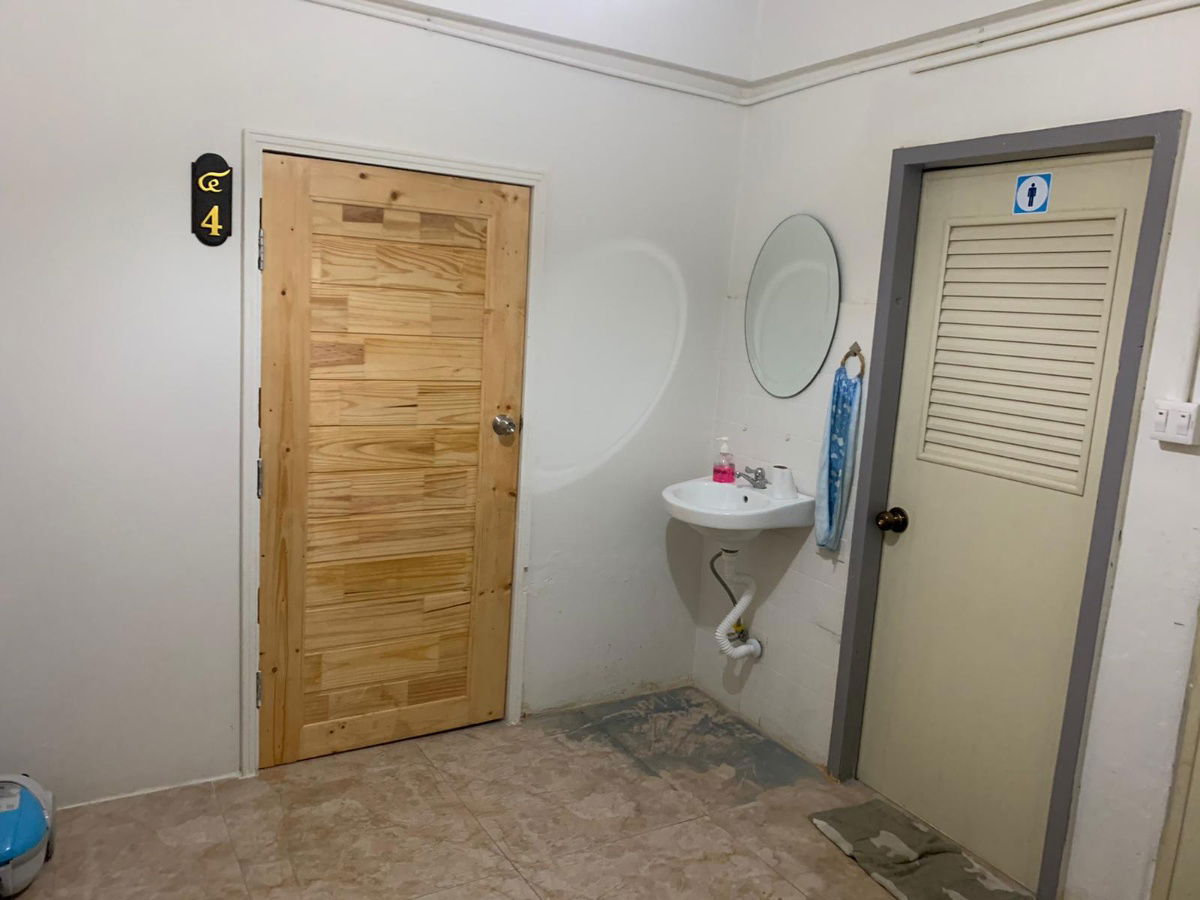 รูป ขายโรงแรม ด่วน สุขุมวิท ซ.15 เนื้อที่ 24 ตารางวา มี 4 ห้องนอน 3 ห้องน้ำ - รูปที่ 16/22