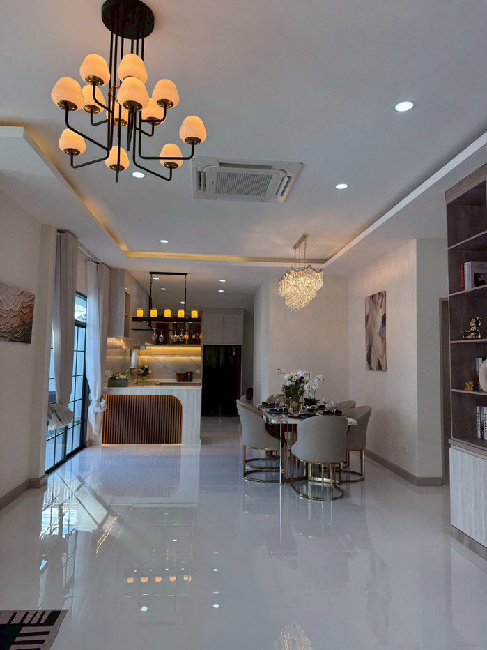 picture Modern Luxury Pool Villa for Sale in East Pattaya - 10/14
