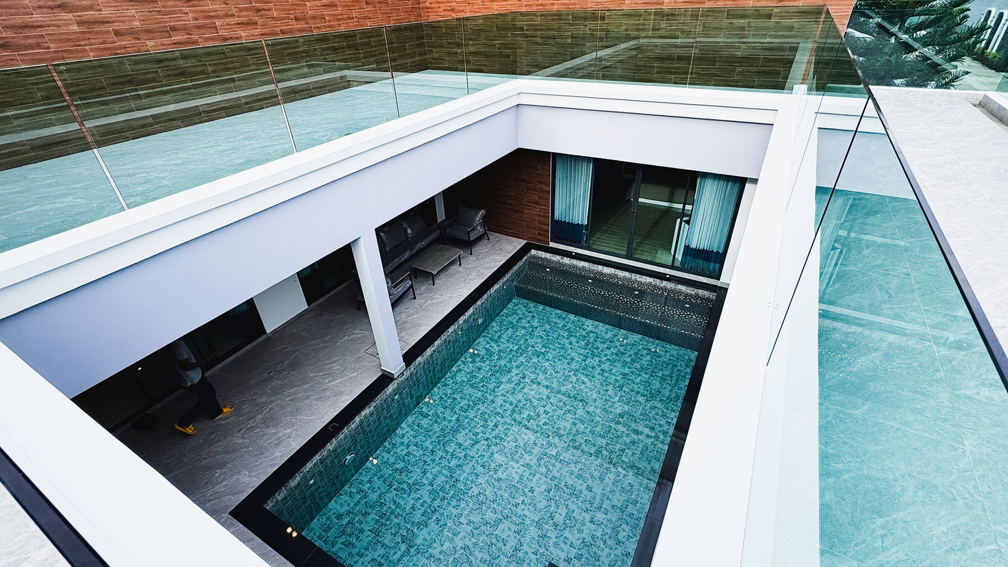 รูป วิลล่าหรูสไตล์อังกฤษให้เช่า – พัทยาตะวันออก - รูปที่ 2/23